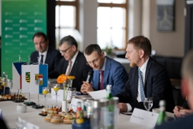 Foto: Gipfeltreffen zur trilateralen Zusammenarbeit Sachsen-Bayern-Tschechien auf dem Fichtelberg