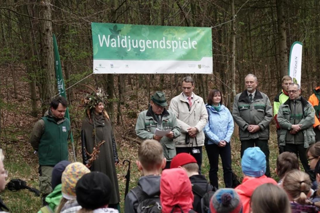 Landesforstpräsident Prof. Dr. Hubert Braun eröffnet die diesjährigen sächsischen Waldjugendspiele