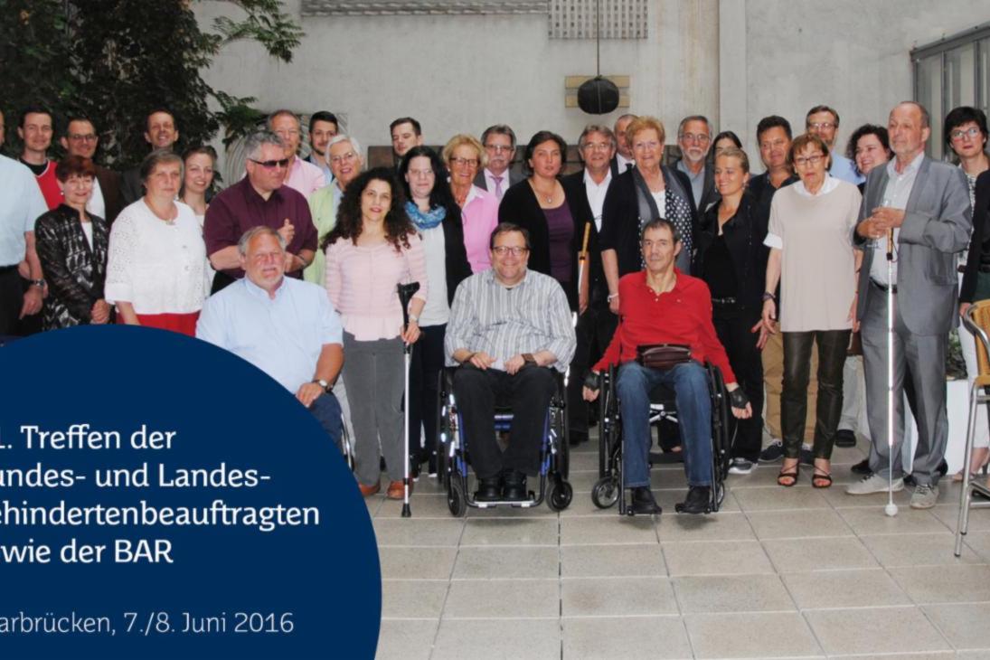 Ein Gruppenbild mit den Behindertenbeauftragten von Bund und Ländern sowie den Mitgliedern der Bundesarbeitsgemeinschaft für Rehabilitation beim 51. Treffen vom 07. bis 08. Juni 2016 in Saarbrücken.