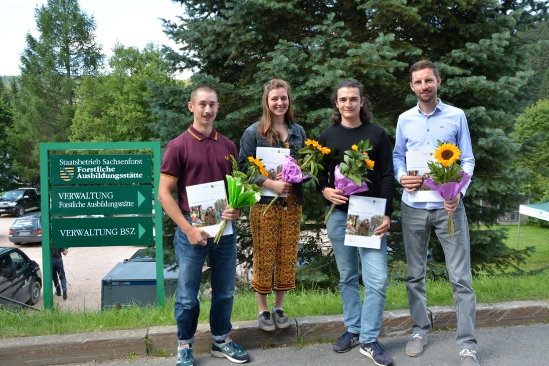 Die Besten unter den diesjährigen Absolventen sind (v.l.n.r.): Albin Förster, Lara Fie Darnstedt, Jan-Niclas Karges und Tobias Flechsig.