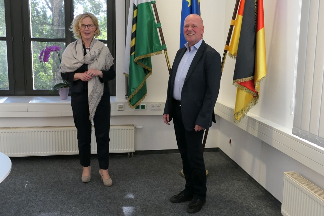 v.l.: Regina Kraushaar (Präsidentin der Landesdirektion Sachsen), Giso Damer (Landesnatuschutzbeauftragter Bereich Leipzig)