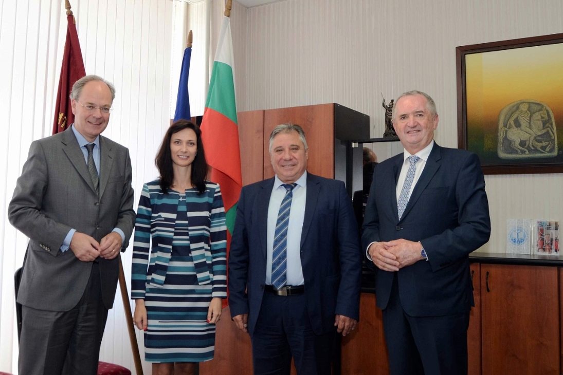 v.l.n.r. Christoph Eichhorn (Deutscher Botschafter in Bulgarien), EU-Kommissarin Mariya Gabriel, Dobri Yarkov (Rektor der Trakischen Universität Stara Zagora), Staatsminister Thomas Schmidt