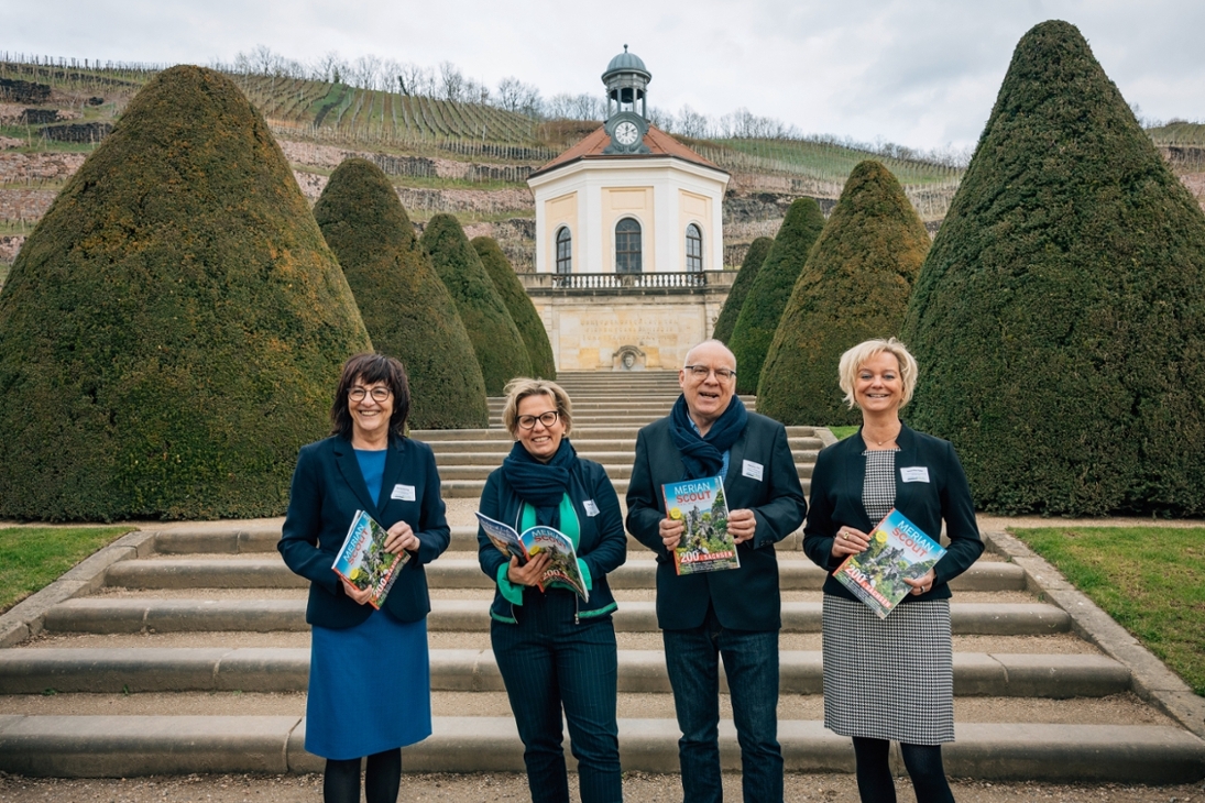 Bildunterschrift: v.l.n.r.: Sonja Schilg, Geschäftsführerin Sächsisches Staatsweingut Schloss Wackerbarth, Barbara Klepsch, Staatsministerin für Kultur und Tourismus im Freistaat Sachsen, Hansjörg Falz, Chefredakteur MERIAN, Veronika Hiebl, Geschäftsführerin Tourismus Marketing Gesellschaft Sachsen mbH