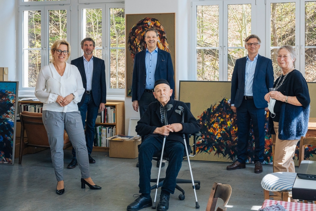 Max Uhlig zum 85. Geburtstag
v.l.n.r.: Kulturministerin Barbara Klepsch, Ralph Lindner (Leiter Max Uhlig Haus), Dr. Christoph Dittrich (Präsident der Kulturstiftung), Prof. Max Uhlig, Dr. Manuel Frey (Stiftungsdirektor), Angela Simon