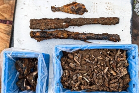 Foto: Munitionsschrott (Reste von Panzerfäusten, Wurfgranaten und Patronenhülsen), welcher auf dem Areal des Campus Bautzen gefunden wurde