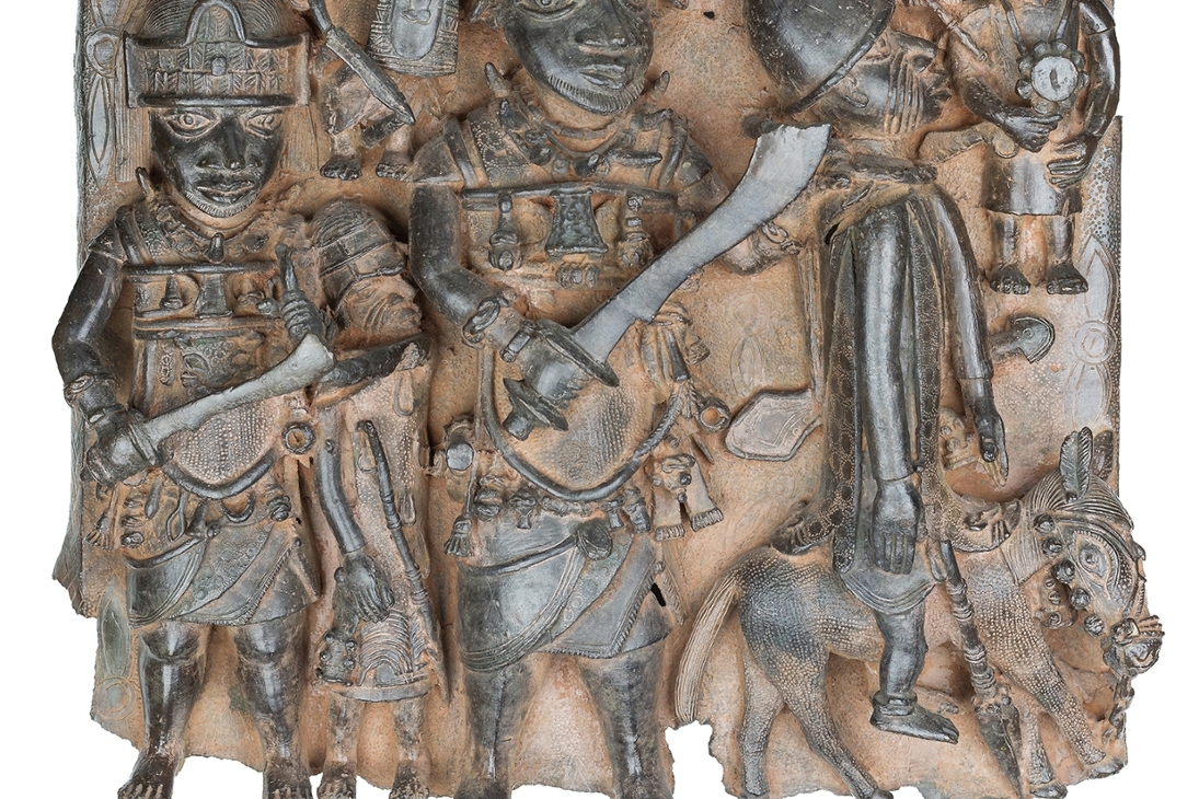 Reliefplatte mit der Darstellung aus der Kriegsgeschichte Benin (© Staatliche Kunstsammlungen Dresden, Foto: Martin Lutze)  