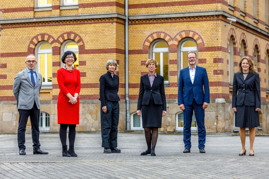 Die Mitglieder des Sächsischen Normenkontrollrats (v.l.n.r.): Bernd Günther, Prof. Dr. Isabelle Jänchen, Barbara Ludwig, Birgit Munz, Mischa Woitscheck, Prof. Dr. Jutta Stumpf-Wollersheim