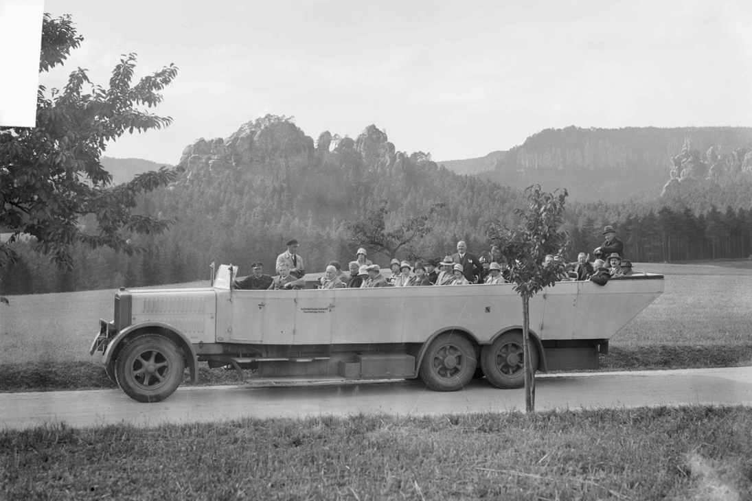 Sechsrad-Omnibus Typ &quot;Leipzig&quot; für 75 Fahrgäste der Kraftverkehrsgesellschaft Freistaat Sachsen (KVG)