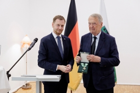 Foto: Ministerpräsident Michael Kretschmer überreichte am 26. September 2022 den Verdienstorden des Freistaates Sachsen an Dr. Arend Oetker.