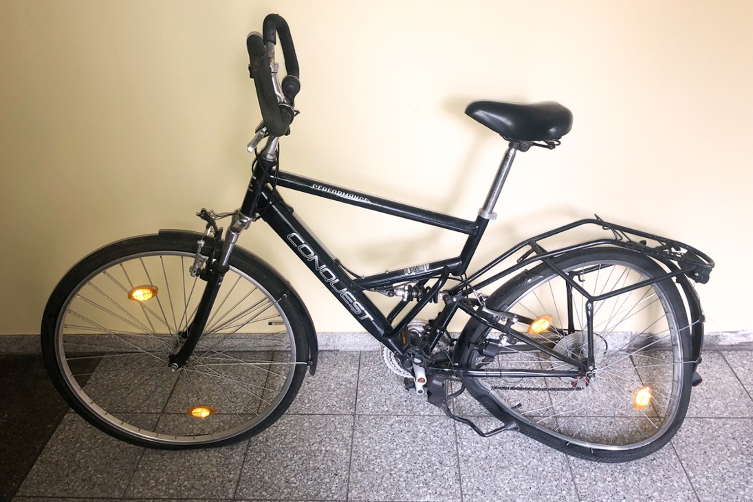 Bild zeigt das beschädigte Fahrrad.