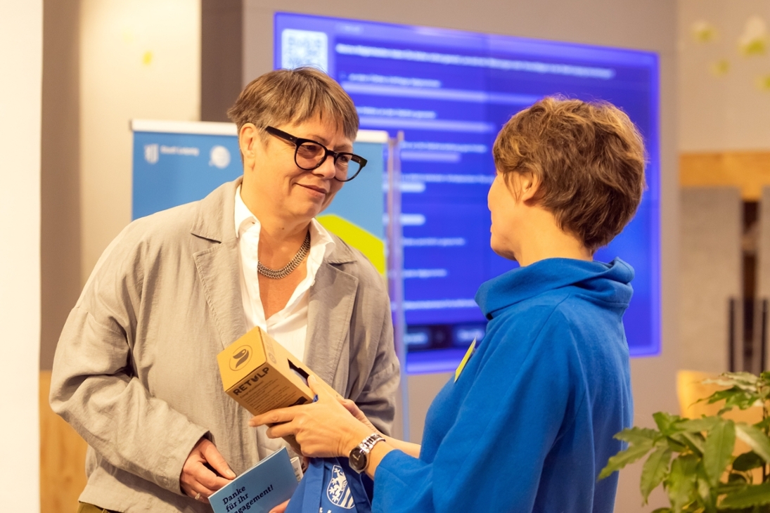 von links: Staatssekretärin Dr. Gesine Märtens; Frau Silvia Haas von der Koordinierungsstelle &quot;Leipzig weiter denken&quot;