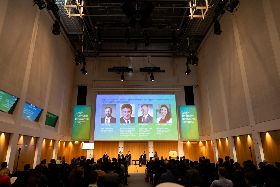 &quot;Regional Forum&quot; mit Martin Dulig (Sachsen), Jan Jambon (Flandern), Anne-Marie Spierings (Nordbrabant) und Petr Mervart (Tschechische Republik)