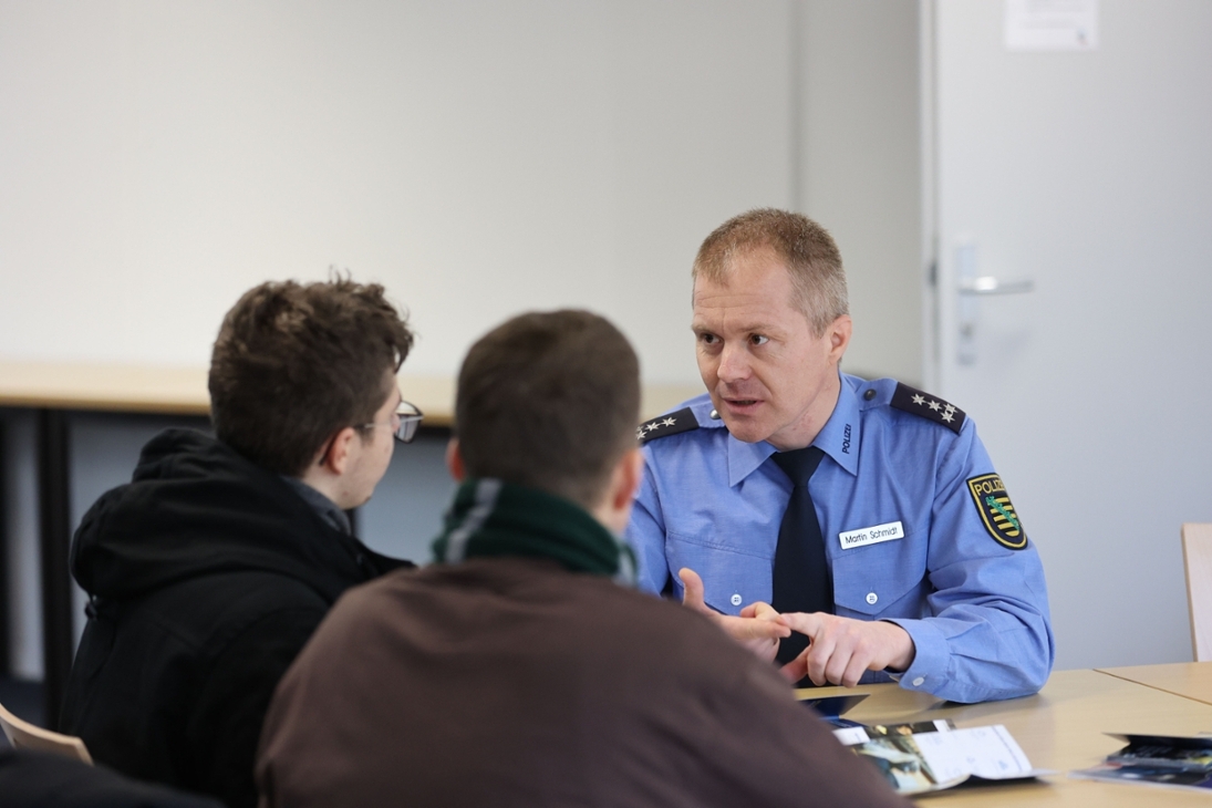Ein Berufsberater im Beratungsgespräch