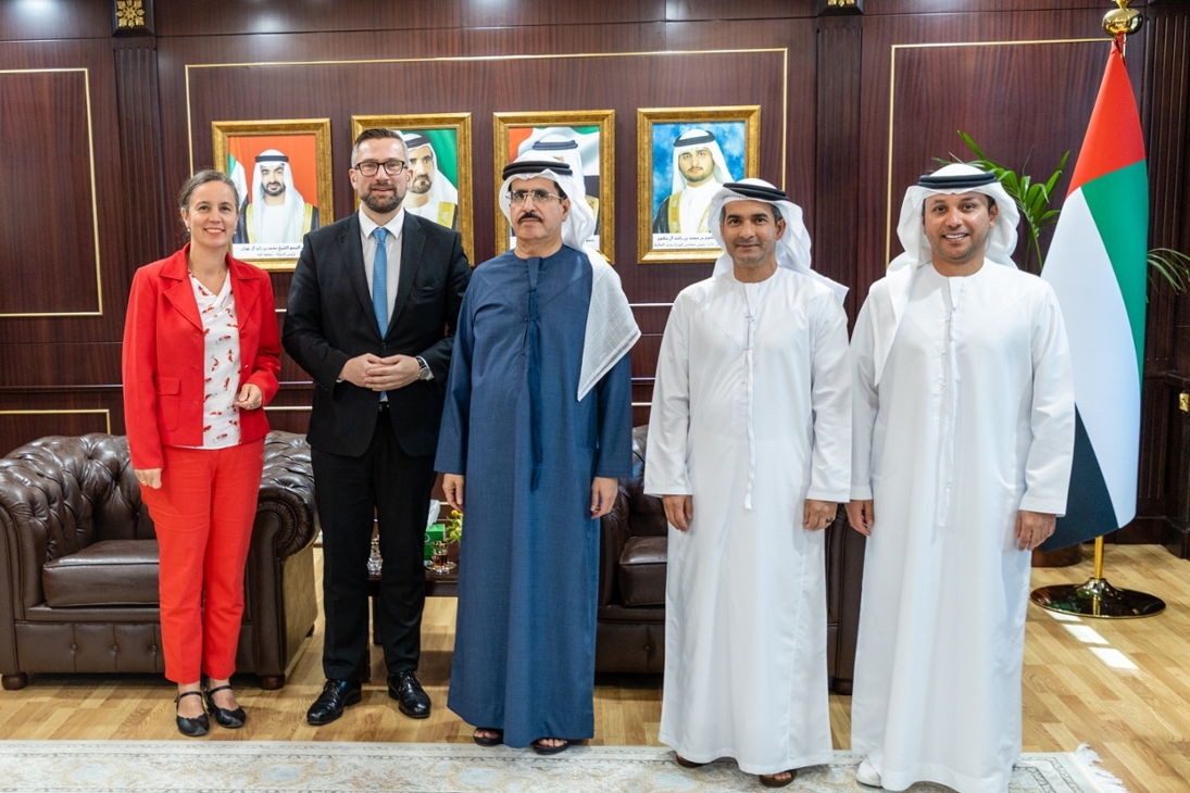 Besuch der DEWA (Dubai Electricty &amp; Water Authority), Treffen mit CEO S.E. Saeed Mohammed Al Tayer (3. von rechts)