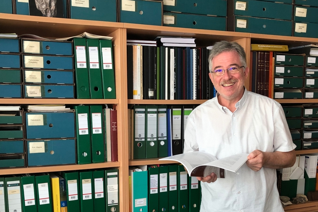 Der Referent, Prof. Dr. Ronny Rößler, Direktor des Naturkundemuseums Chemnitz, ist Geologe und Paläontologe.