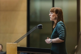 Foto: Justizministerin Katja Meier hält eine Rede im Bundesrat zur Reform des Disziplinarrechts.