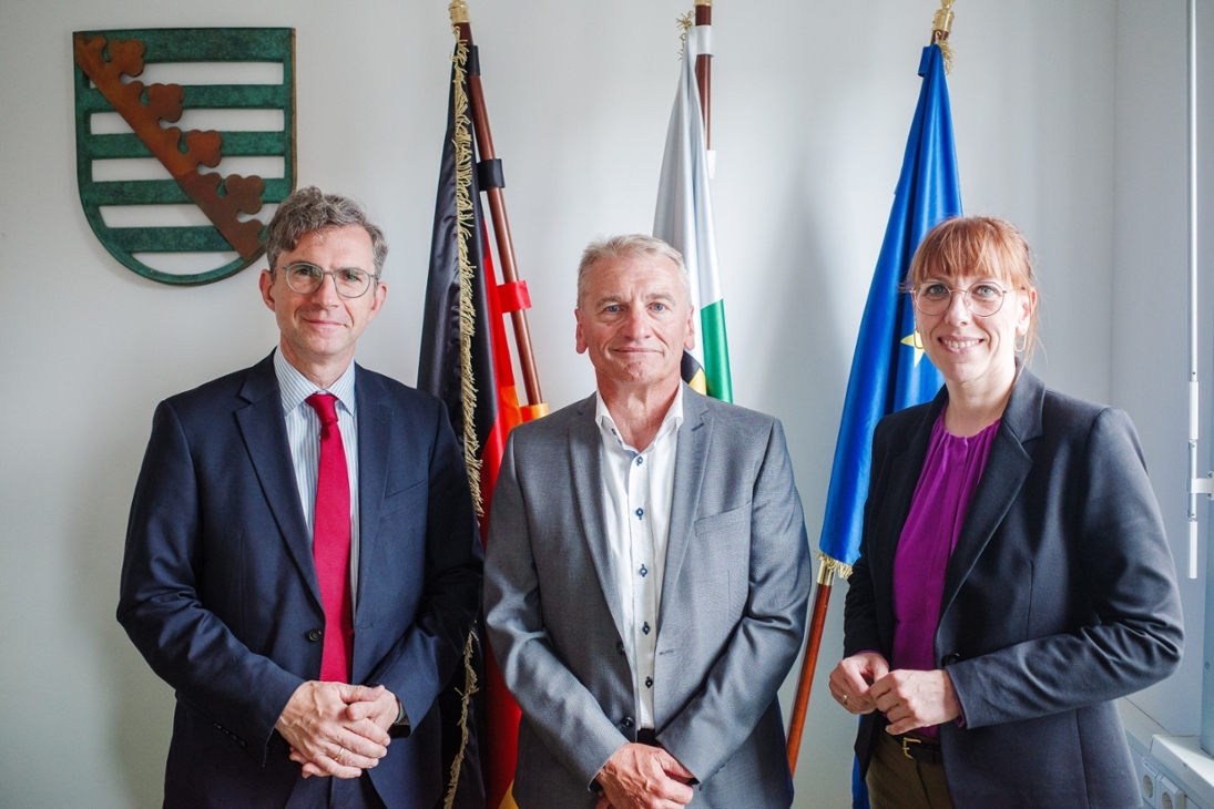 v.l.n.r.: Herr Präsident des Oberlandesgerichts Dr. Leon Ross, Herr Präsident des Landgerichts Chemnitz Rainer Huber und Justizministerin Katja Meier