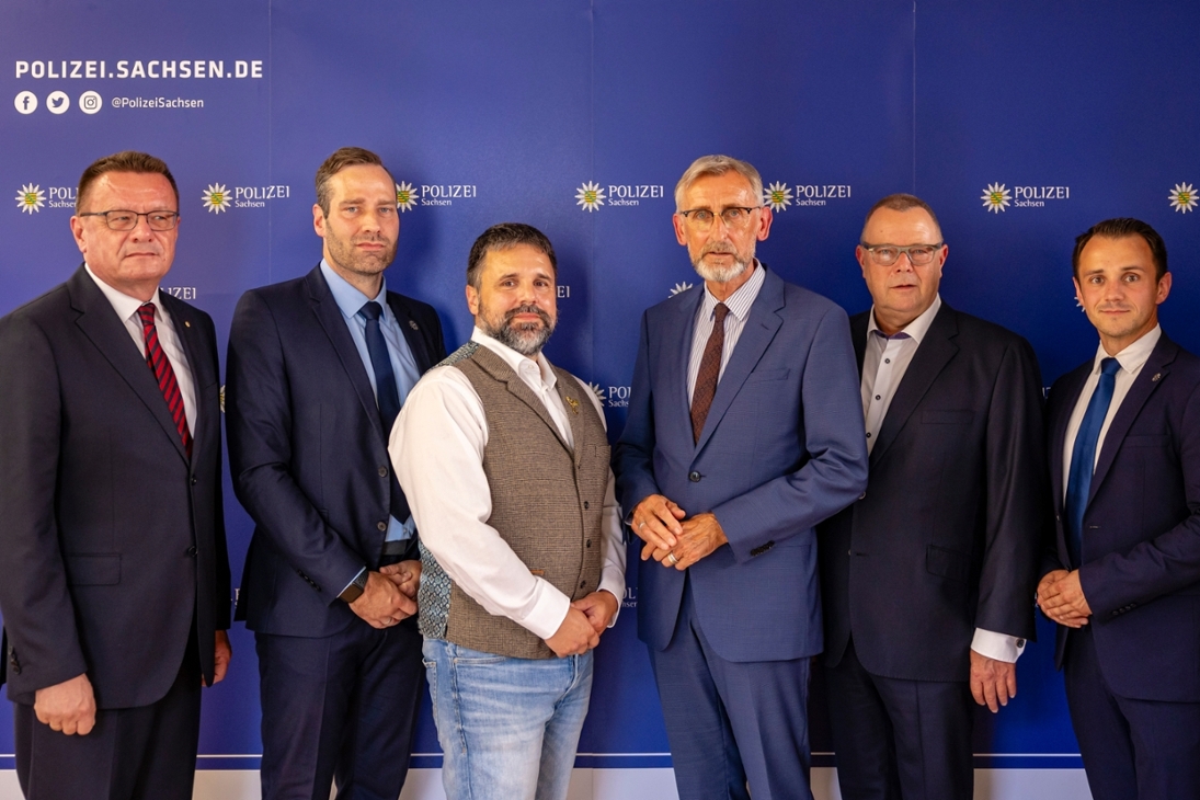 v.l.n.r. Sven Hüber, Jochen Kopelke (GdP Bundesvorsitzende), Jan Krumlovsky (GdP Sachsen), Armin Schuster (Innenminister Sachsen), Michael Stübgen (Innenminister Brandenburg), Alexander Poitz (GdP Brandenburg)