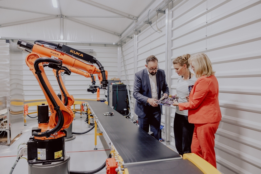 Wissenschaftsminister Sebastian Gemkow beim Besuch des Helmholtz-Instituts Freiberg für Ressourcentechnologie (HIF) am Helmholtz Zentrum Dresden-Rossendorf e.V. (HZDR), Freiberg (Kooperation mit TUBAF)
