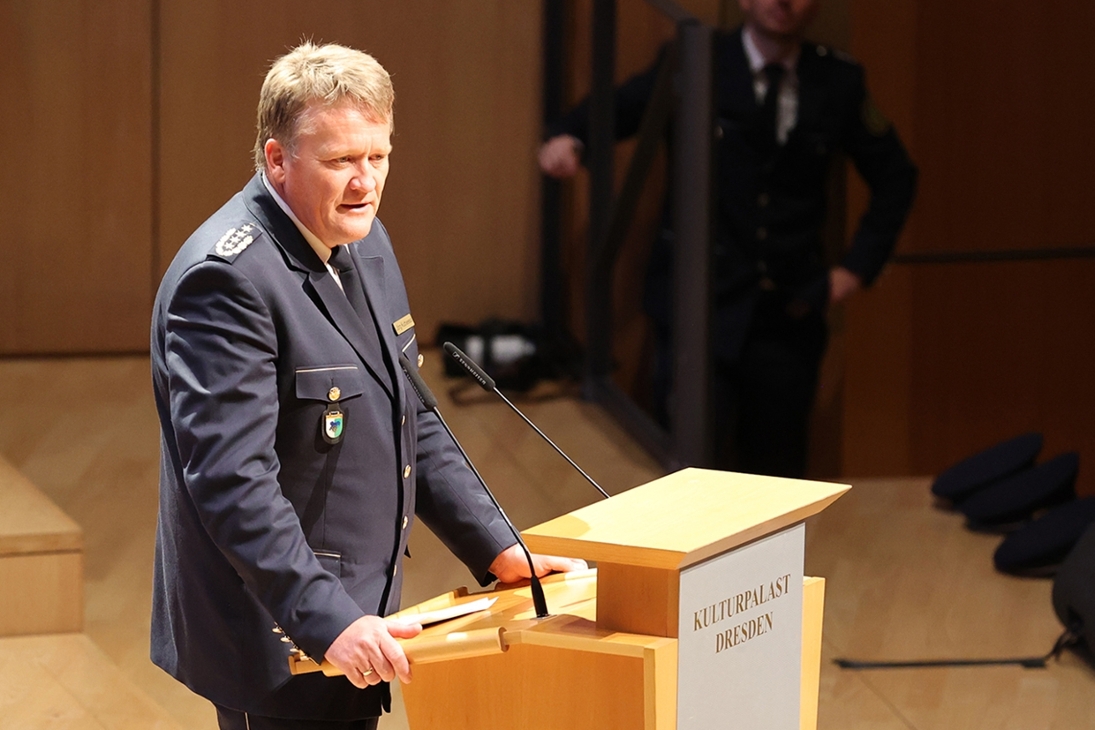 Landespolizeipräsident Jörg Kubiessa hält zur Ernennung der Kommissarinnen und Kommissare ein Grußwort.