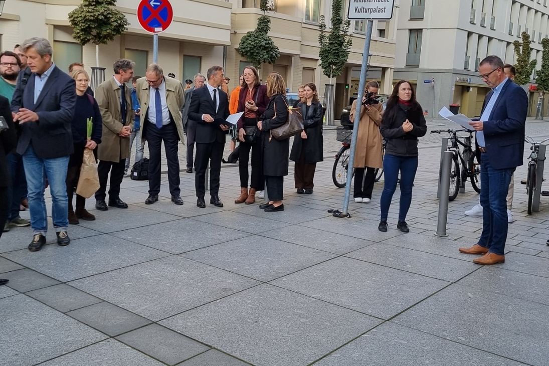 Der Einladung einer gemeinsamen Ehrung aus Bund, Land Sachsen, Stadt Dresden folgten viele, ob von Bund, Land, Stadt wie auch Vereine, Bürger und Bürgerinnen.