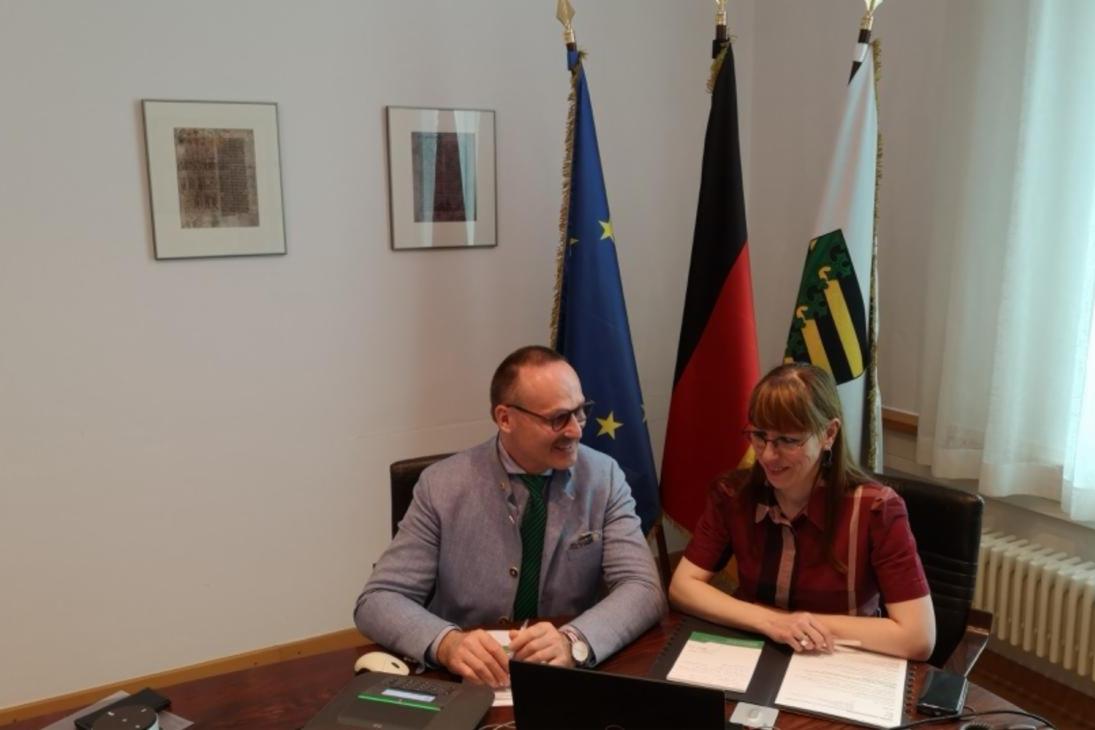 Europaministerin Katja Meier mit dem Leiter des Verbindungsbüros Breslau Uwe Behnisch