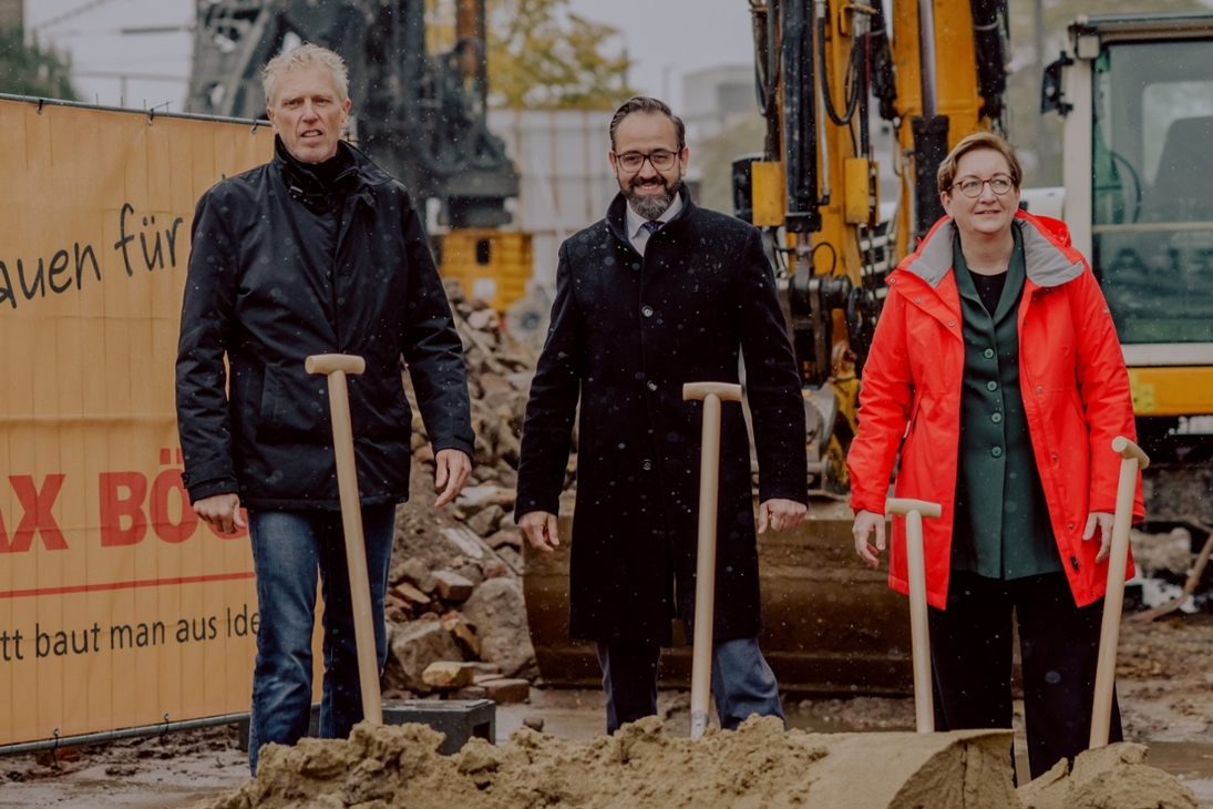 Von links nach rechts: Prof. Dr. Sebastian Lentz, Wissenschaftsminister Sebastian Gemkow und Klara Geywitz Bauministerin im Bundesministerium für Wohnen, Stadtentwicklung und Bauwesen