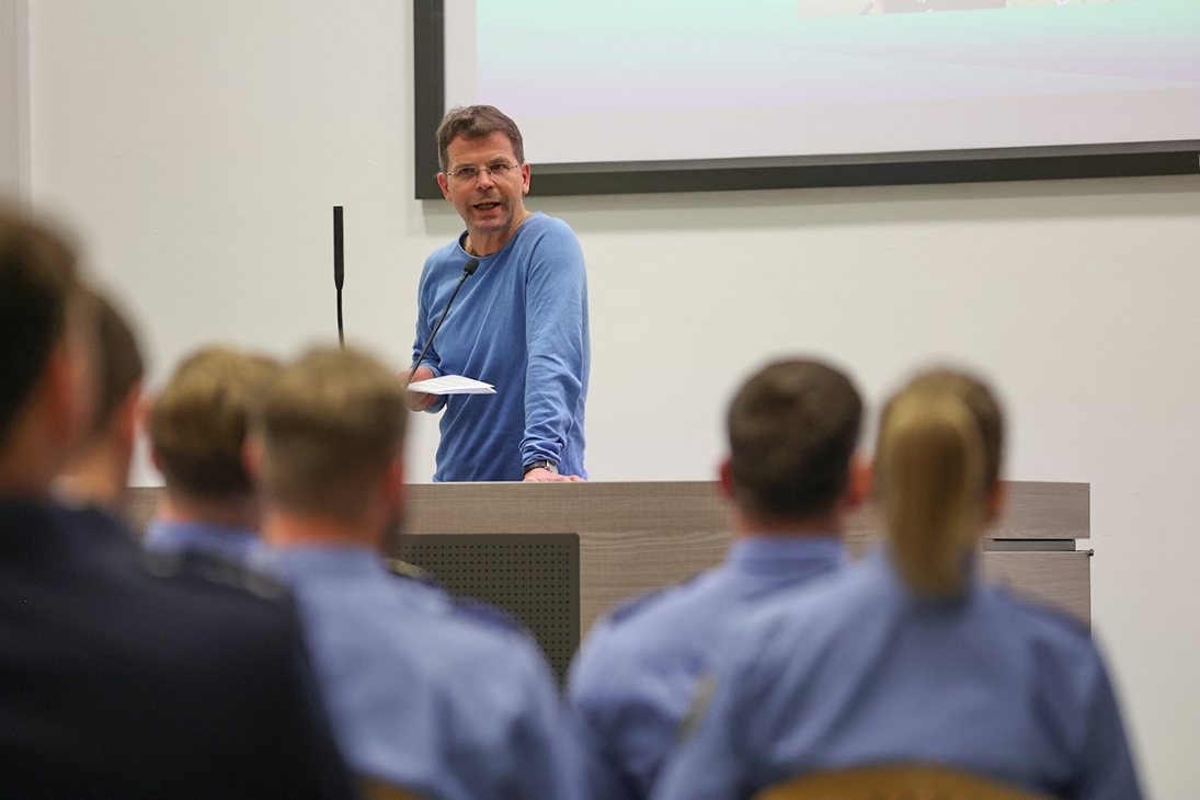 Dr. Olaf Glöckner (Moses Mendelssohn Zentrum für europäisch-jüdische Studien, Potsdam) referiert zu Rahmenbedingungen des jüdischen Lebens in Deutschland.