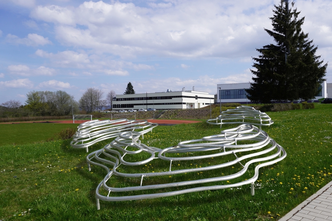 Visualisierung &quot;Sit-In! Skulptur als besitzbare Landschaft&quot; der Hochschule der Sächsischen Polizei (FH) in Schneeberg