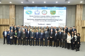 Foto: Gruppenbild zur Pressekonferenz anlässlich der Eröffnung des sächsisch-usbekischen Verbindungsbüros
