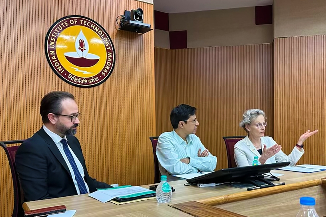 Wissenschaftsminister Gemkow, der Direktor des Indian Institute of Technology (IIT Madras), Prof. Kamakoti und die Retorin der TU Dresden, Prof. Ursula Staudinger bei Austausch über die Zusammenarbeit