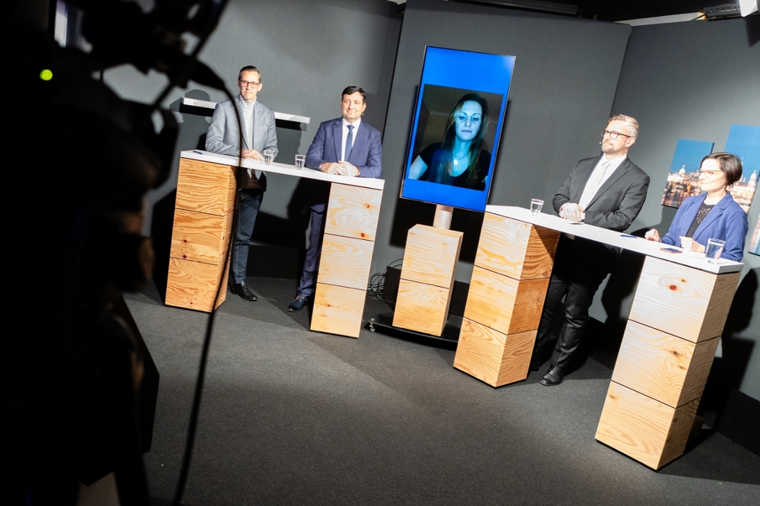 Von links nach rechts: Mario Müller, Dirk Vogel, Kristin Oder, Martin Dulig, Franziska Wöllner (Moderatorin)