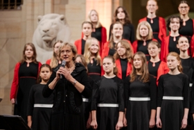 Foto: Das musikalische Programm gestaltete der Dresdner Mädchenchor des Heinrich-Schütz-Konservatoriums Dresden unter der Leitung von Claudia Sebastian-Bertsch.