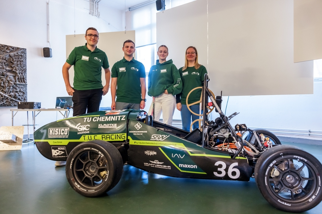 Das Racing Team der TU Chemnitz präsentiert sein aktuelles Rennfahrzeug