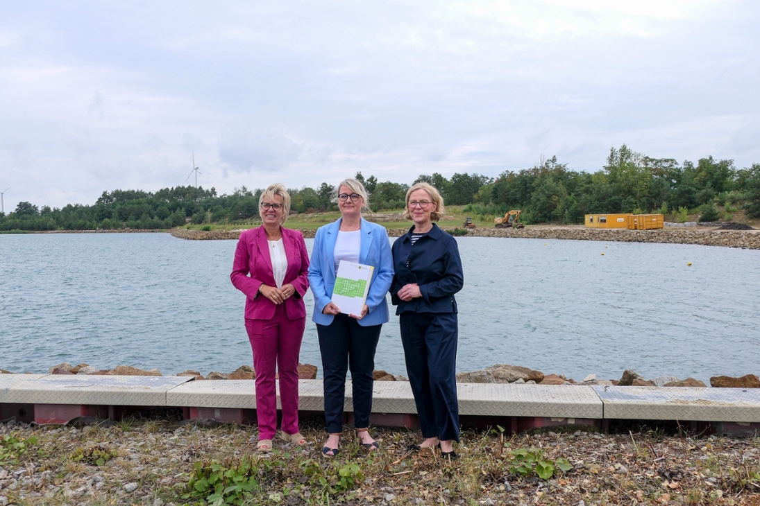 Barbara Klepsch, Antje Gasterstädt und Regina Kraushaar an der Marina Partwitzer See