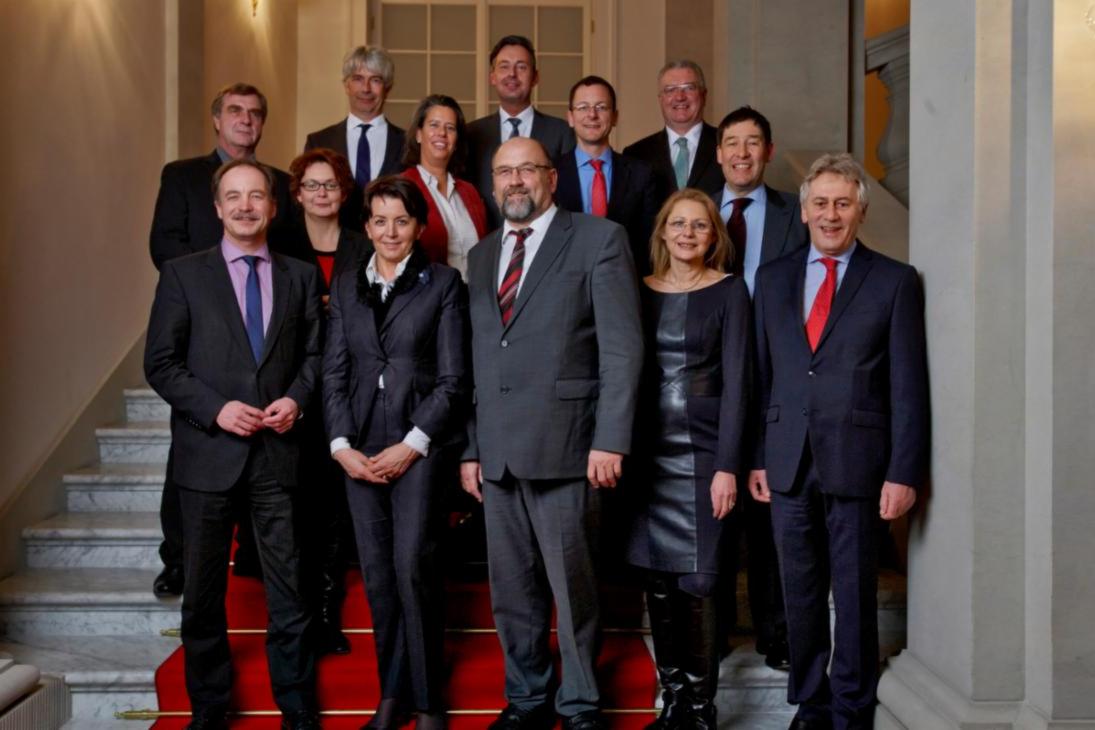 Erste Reihe, 3. von links: Harry Glawe (CDU), Minister für Wirtschaft, Bau und Tourismus des Vorsitzlandes Mecklenburg-Vorpommern 
Erste Reihe, ganz links : Sven Morlok (FDP), Sächsischer Staatsminister für Wirtschaft, Arbeit und Verkehr - Gastgeber der WMK
