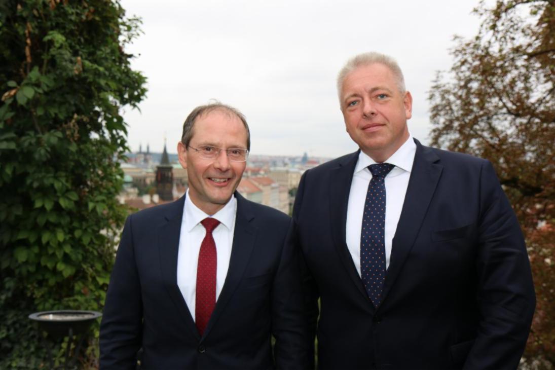 v. l. n. r.:

Staatsminister Markus Ulbig,
Innenminister der Tschechischen Republik, Milan Chovanec