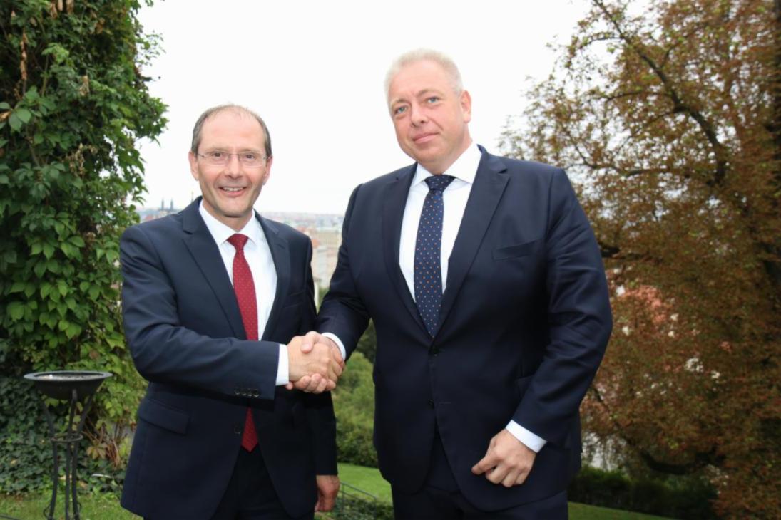 v. l. n. r.:

Staatsminister Markus Ulbig,
Innenminister der Tschechischen Republik, Milan Chovanec