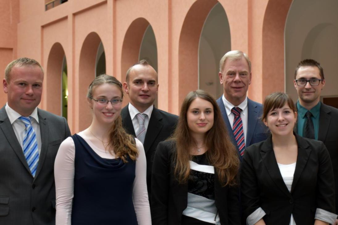 v. l. n. r.: Frank Neubert, Cynthia Opsada, Andreas Höfner, Corinne Hauck, Staatsminister Prof. Dr. Georg Unland, Julia Winkler, Stefan Zichner