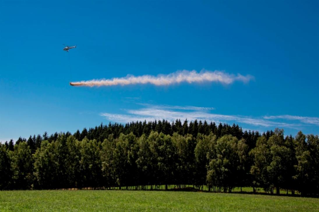Im Zeitraum von Juli bis Oktober werden dieses Jahr 7.670 Hektar Wald in Sachsen per Hubschrauber gekalkt.