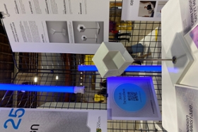 Foto: Preisstatue aus der Porzellanmanufaktur MEISSEN, ausgestellt auf der "Werkschau" in Chemnitz