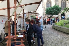 Foto: Archäologischer Marktplatz in Pirna mit zahlreichen Besuchern