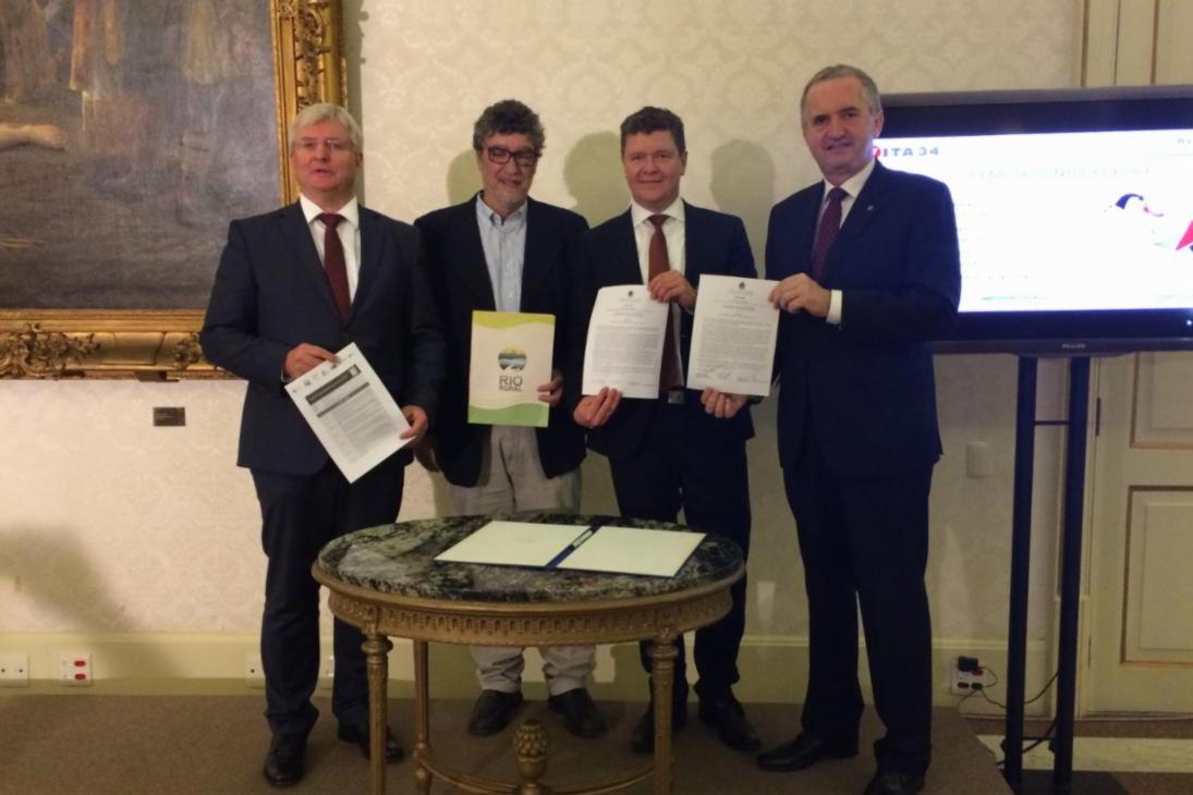 v.l.n.r. Dr. André Gerth (Vita 34 AG), Nelson Teixeira (Geschäftsführer Rio Rural), Lars Bergmann (Bergmann AG), Staatsminister Thomas Schmidt).