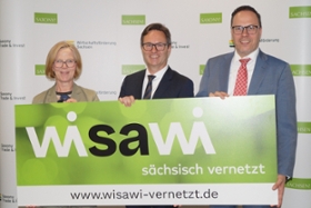 Foto: Staatsministerin Regina Kraushaar, SMIL (li.), Thomas Horn, Geschäftsführer der WFS (mi), Staatsminister Dirk Panter, SMWA (re.)