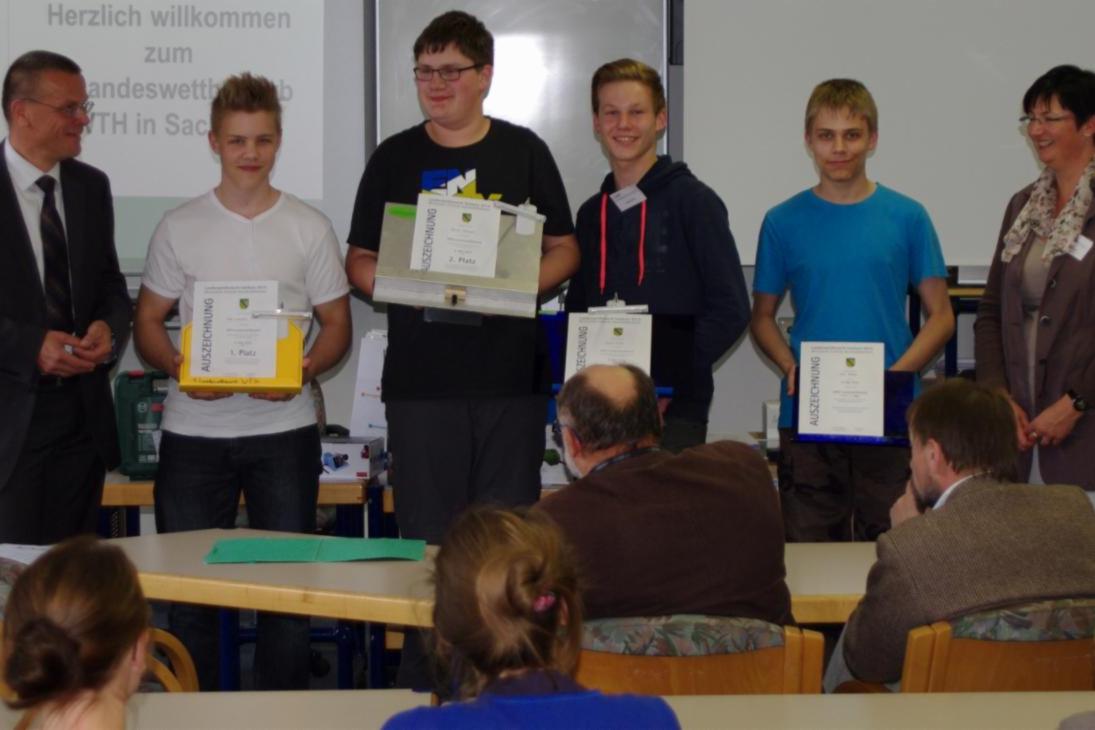 Von Links nach Rechts:
1. Platz: Paul Lehnert (128. Oberschule Dresden)
2. Platz: Florian Minkwitz (1. Oberschule Kamenz)
3. Platz: Jonas Ulrich (Freie Mittelschule Weißenberg)
4. Platz: Toni Bürger (Oberschule Niesky)