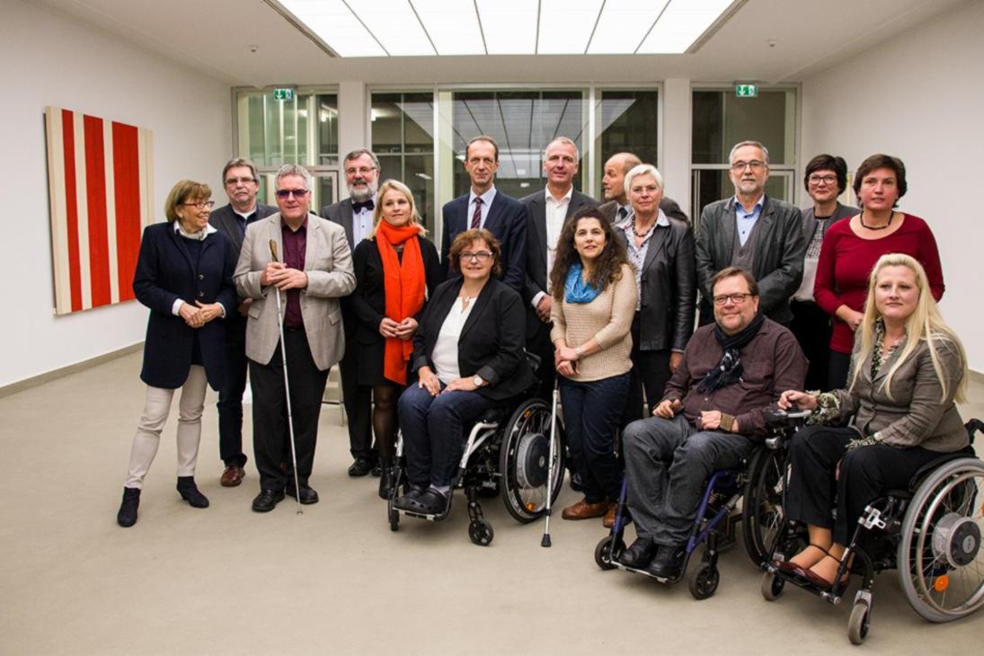 Ein Gruppenbild der Behindertenbeauftragten von Bund und Ländern beim 52. Treffen vom 03. bis 04. November 2016 in der Freien Hansestadt Bremen.