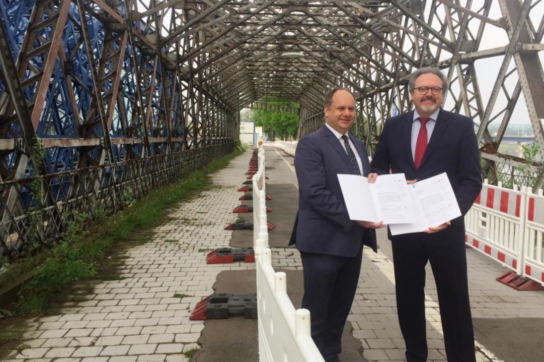 v.l.n.r.: Dirk Hilbert, Oberbürgermeister der Stadt Dresden, und Stefan Brangs,Staatssekretär für Arbeit, EU-Strukturfonds und Beauftragter der Staatsregierung für Digitales.