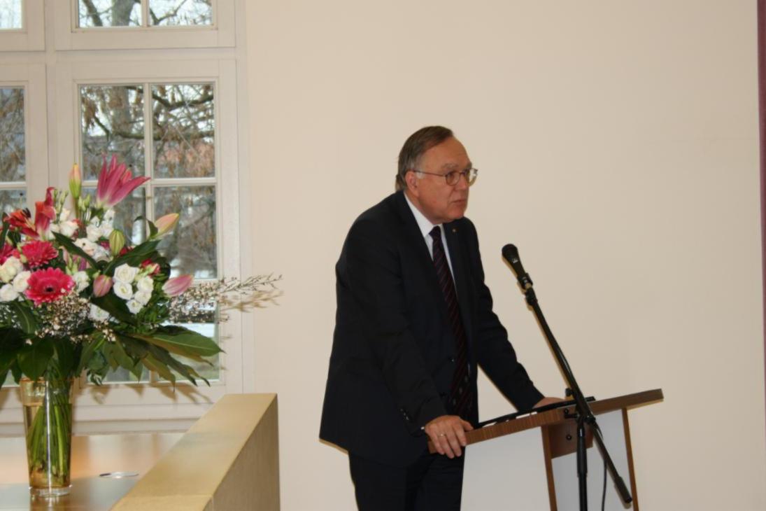 Professor Dr. h.c. Rudolf Mellinghoff spricht ein Grußwort bei der Amtseinführung der neuen Präsidentin des Sächsischen Finanzgerichts