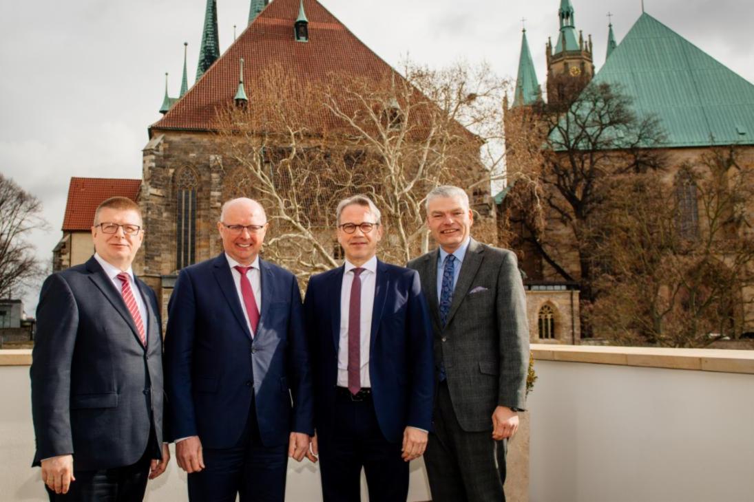 Thomas Haldenwang, Präsident des Bundesamtes für Verfassungsschutz; Sachsens Innenstaatssekretär Prof. Dr. Günther Schneider; Thüringens Innenminister Georg Maier und Holger Stahlknecht, Innenminister Sachsen-Anhalt. (v.l.n.r.)