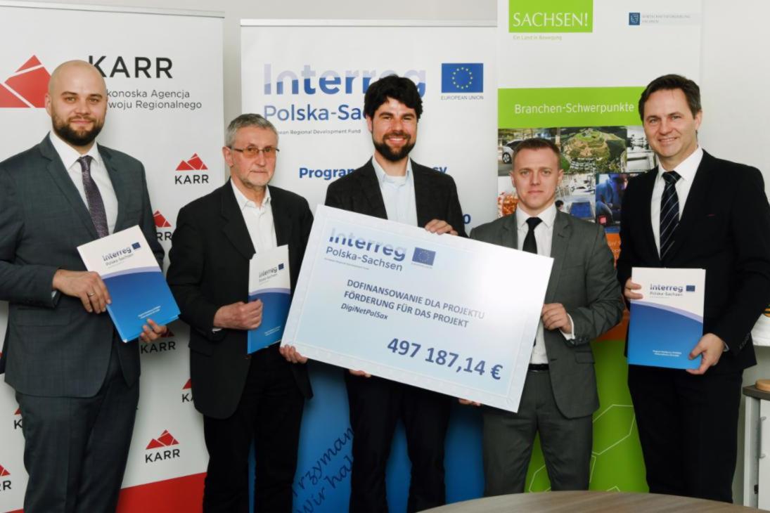 v.l.n.r.: Paweł Kurant (Geschäftsleiter, gemeinsames Sekretariat INTERREG Polen-Sachsen), Prof. Dr. Jürgen Besold (Geschäftsführer, TGZ Bautzen GmbH), Prof. Dr.-Ing. Sebastian Scholz (Leiter, Fraunhofer Kunststoffzentrum Oberlausitz), Piotr Miedziński (Geschäftsführer, Riesengebirgsagentur KARR) und Thomas Horn (Geschäftsführer, WFS)